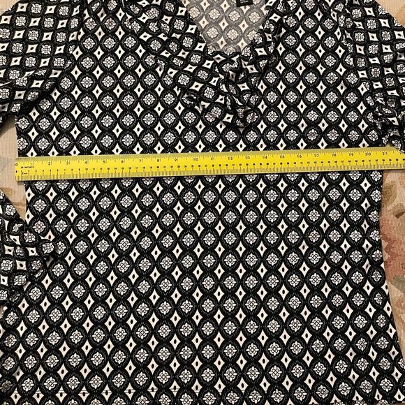 XL black and white pattern cowl neck top - Picture 4 of 5